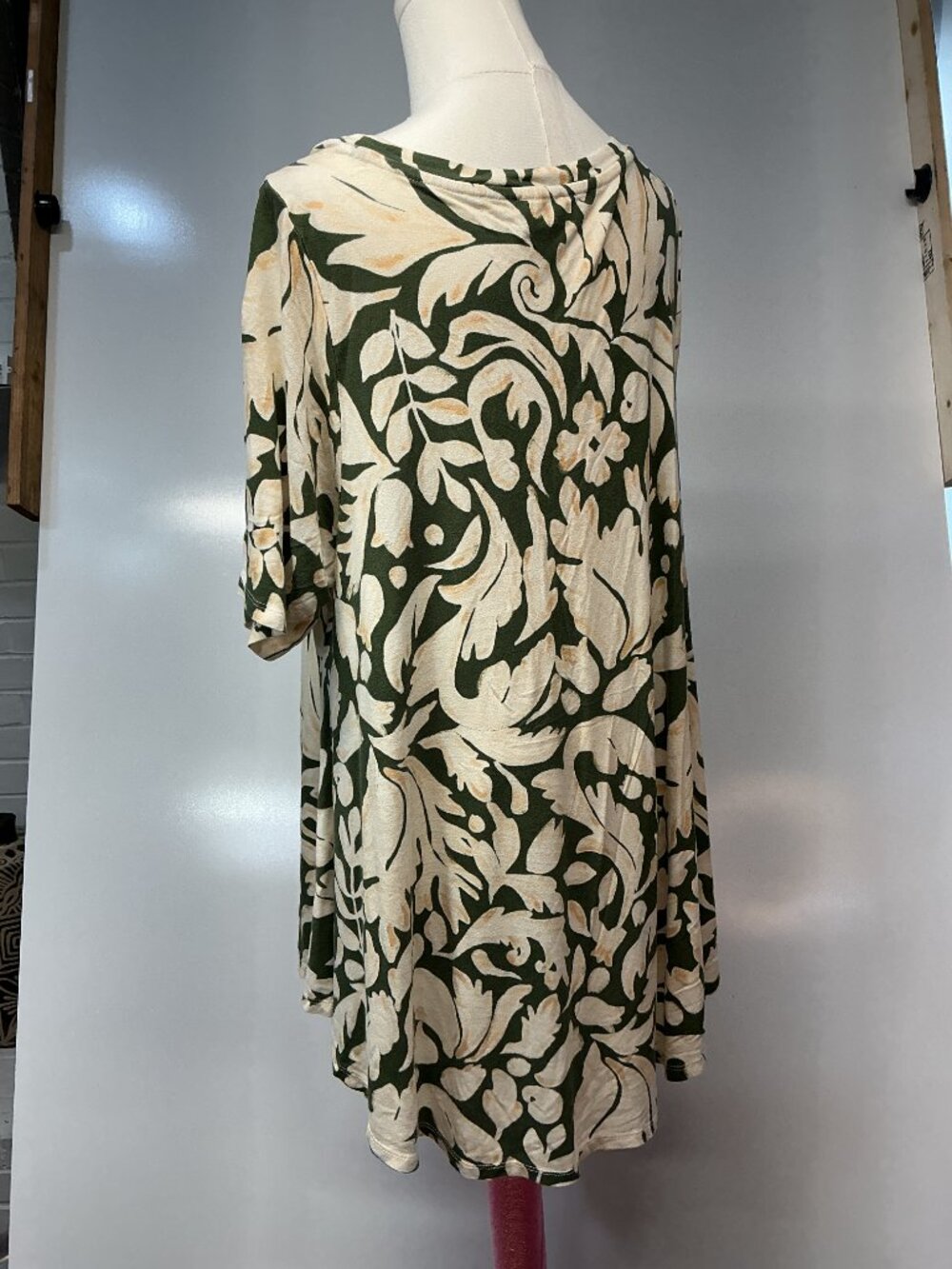 Lane Bryant 18/20 Green Cream Floral Swing Tunic Top Rayon Stretch Plus Size - Picture 9 of 16